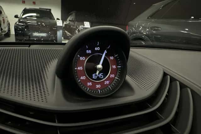 Porsche Taycan (2020) thumbnail 23
