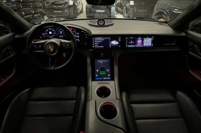 Porsche Taycan (2020) thumbnail 4