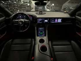 Porsche Taycan (2020) thumbnail 4