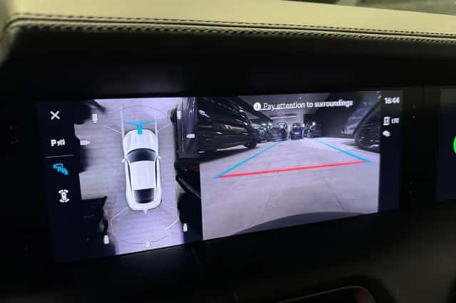 Porsche Taycan (2020) thumbnail 36