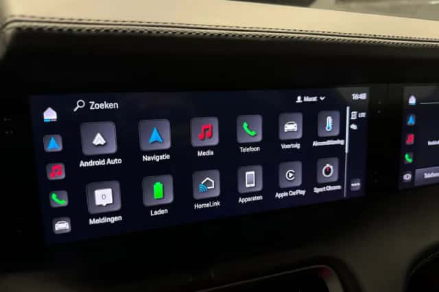 Porsche Taycan (2020) thumbnail 38