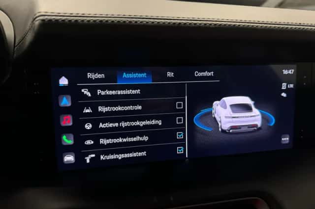 Porsche Taycan (2020) thumbnail 41