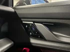 Porsche Taycan (2020) thumbnail 60