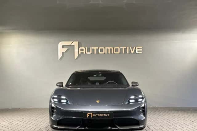 Porsche Taycan (2020) thumbnail 9