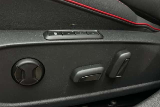 Volkswagen Golf (2024) thumbnail 18