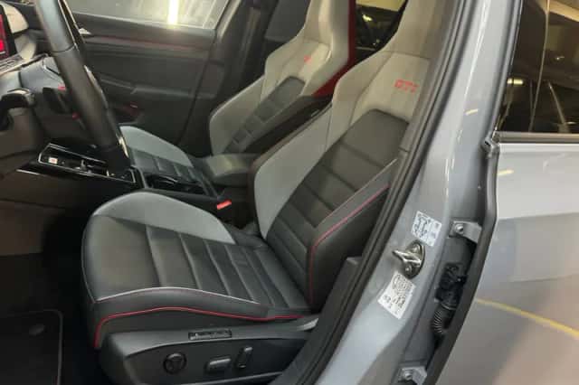 Volkswagen Golf (2024) thumbnail 5