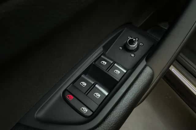Audi Q5 (2023) thumbnail 15