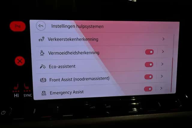 Volkswagen Golf (2023) thumbnail 25