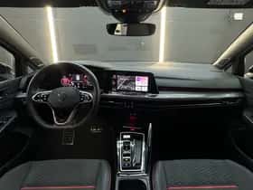 Volkswagen Golf (2023) thumbnail 4