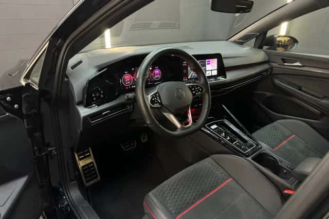 Volkswagen Golf (2023) thumbnail 5
