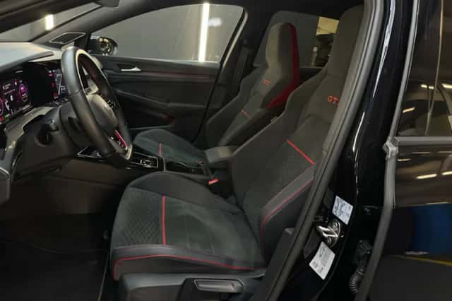 Volkswagen Golf (2023) thumbnail 6