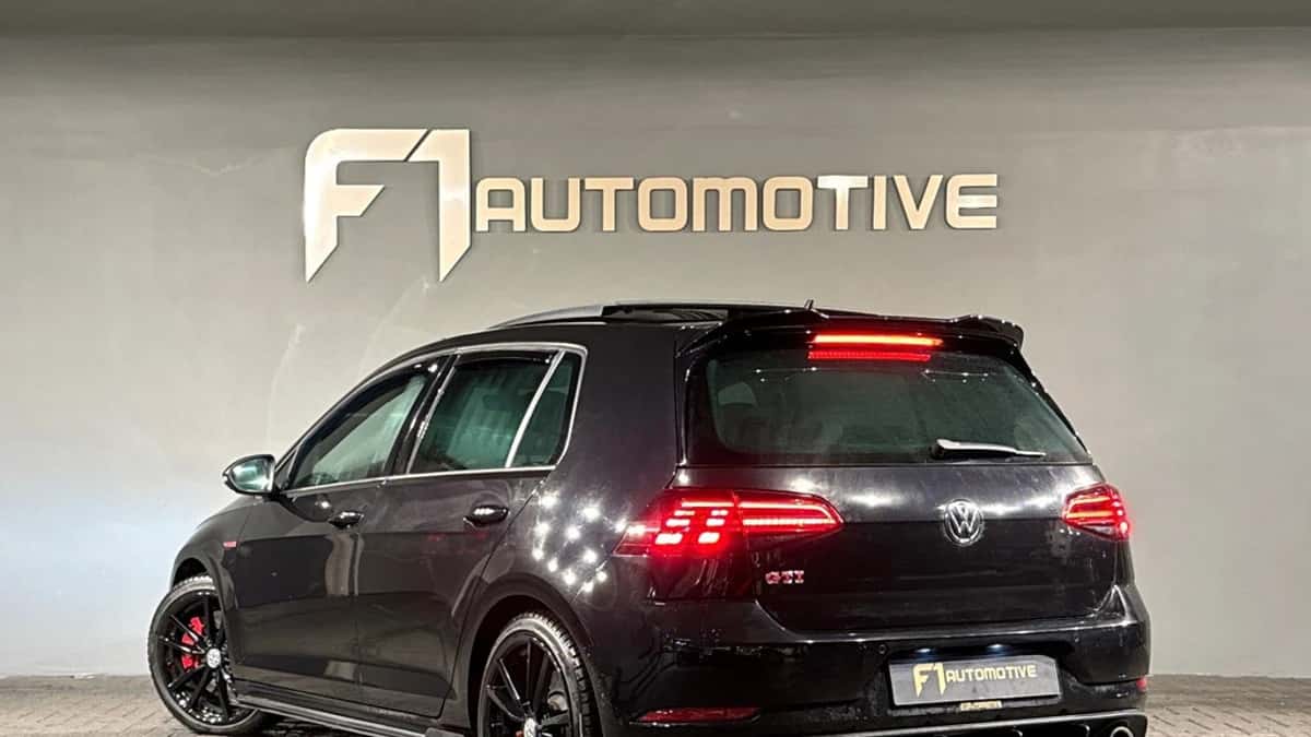 Volkswagen Golf (2019) — foto 1