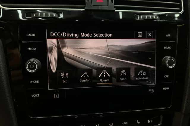 Volkswagen Golf (2019) thumbnail 21