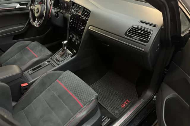Volkswagen Golf (2019) thumbnail 32