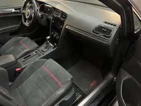 Volkswagen Golf (2019) thumbnail 32