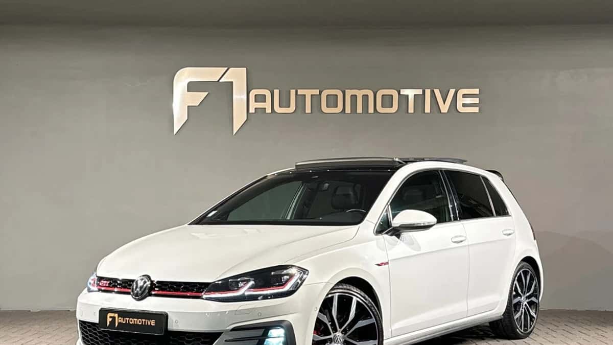 Volkswagen Golf (2019) — foto 1