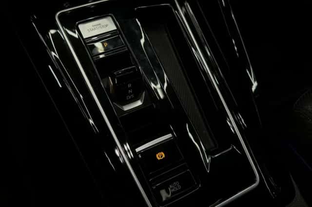Volkswagen Golf (2022) thumbnail 24