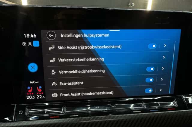 Volkswagen Golf (2022) thumbnail 26