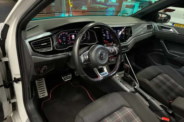 Volkswagen Polo (2018) thumbnail 5