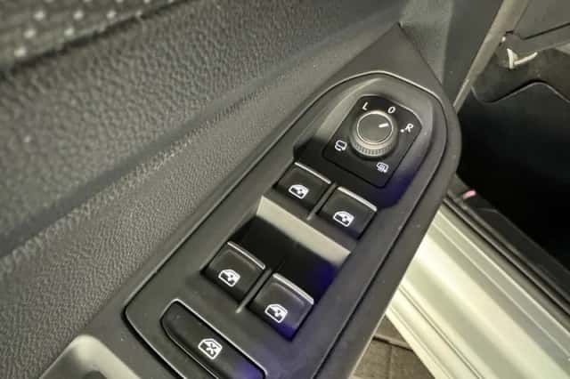 Volkswagen Golf (2022) thumbnail 23