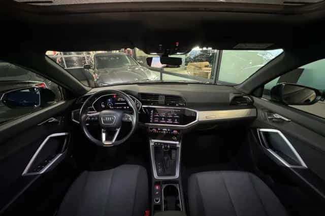 Audi Q3 (2021) thumbnail 4