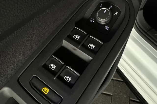 Volkswagen Golf (2021) thumbnail 36