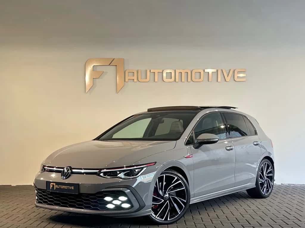 Volkswagen Golf (2021) — foto 1