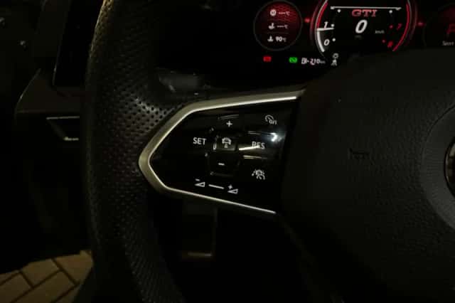 Volkswagen Golf (2021) thumbnail 16