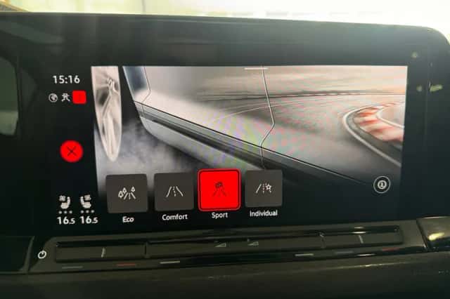 Volkswagen Golf (2021) thumbnail 22