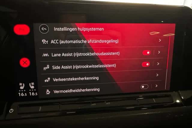 Volkswagen Golf (2021) thumbnail 23