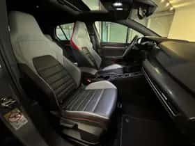 Volkswagen Golf (2021) thumbnail 32