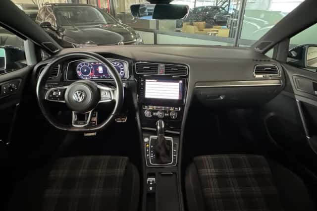 Volkswagen Golf (2017) thumbnail 4