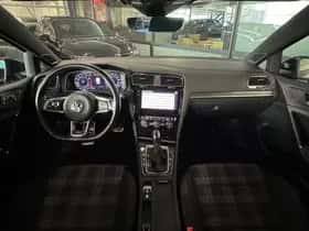 Volkswagen Golf (2017) thumbnail 4