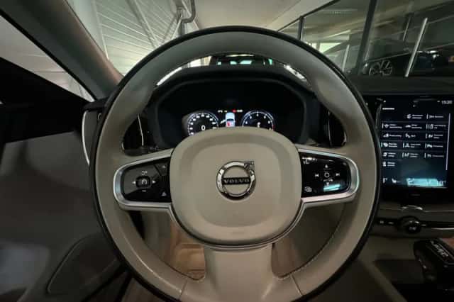 Volvo XC60 (2018) thumbnail 15