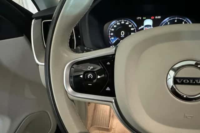 Volvo XC60 (2018) thumbnail 16