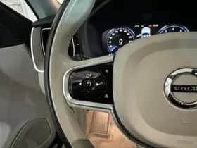 Volvo XC60 (2018) thumbnail 16