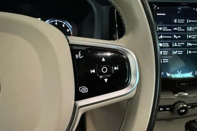 Volvo XC60 (2018) thumbnail 17