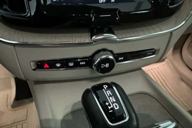 Volvo XC60 (2018) thumbnail 22