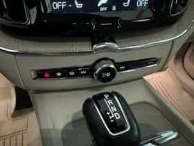 Volvo XC60 (2018) thumbnail 22