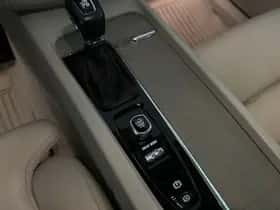 Volvo XC60 (2018) thumbnail 23