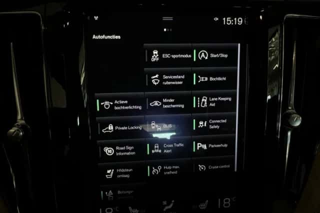 Volvo XC60 (2018) thumbnail 26