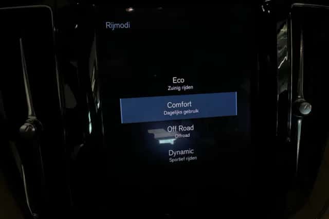 Volvo XC60 (2018) thumbnail 31