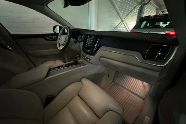 Volvo XC60 (2018) thumbnail 34