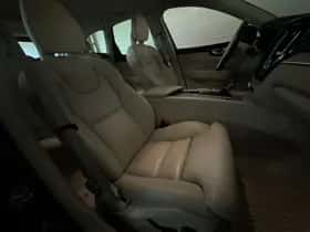 Volvo XC60 (2018) thumbnail 35