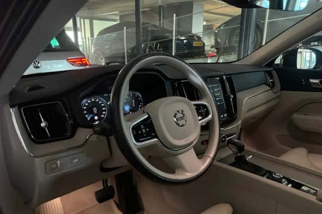 Volvo XC60 (2018) thumbnail 5