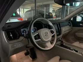 Volvo XC60 (2018) thumbnail 5