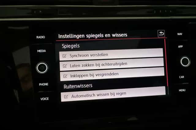 Volkswagen Tiguan (2018) thumbnail 23