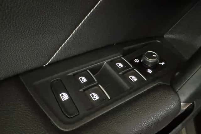Volkswagen Tiguan (2018) thumbnail 32