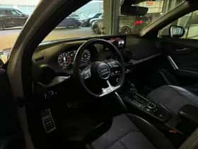 Audi Q2 (2017) thumbnail 5