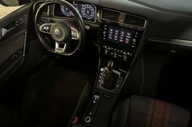 Volkswagen Golf (2019) thumbnail 35